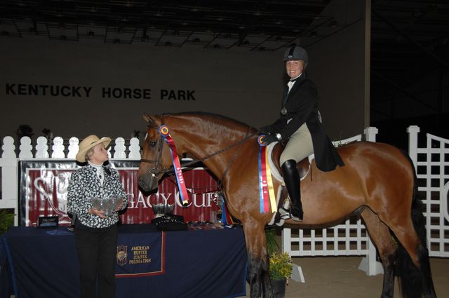 2517-Lavari-TracyScheriff-LegacyCup-NonPro3'6FinalsAwards-5-17-08-DeRosaPhoto