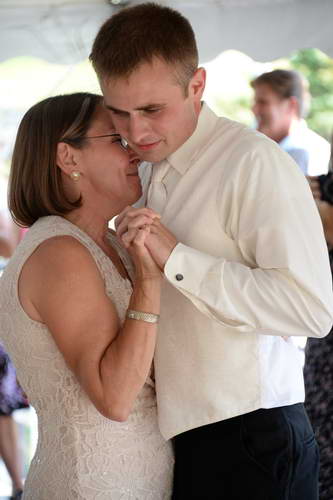 Beth Wedding-7-28-13-0477-DDeRosaPhoto