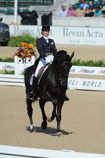 WEG1-9-29-10-DRE-Special-7729-TinaKonyot-Calesto-DDeRosaPhoto