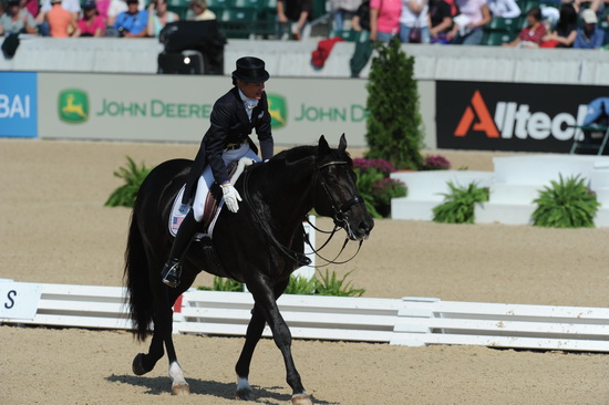 WEG1-9-29-10-DRE-Special-7810-TinaKonyot-Calesto-DDeRosaPhoto