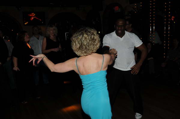 Dancing-11-17-10-RobinBD-70-DDeRosaPhoto.jpg