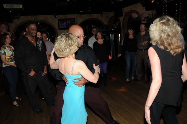 Dancing-11-17-10-RobinBD-80-DDeRosaPhoto.jpg