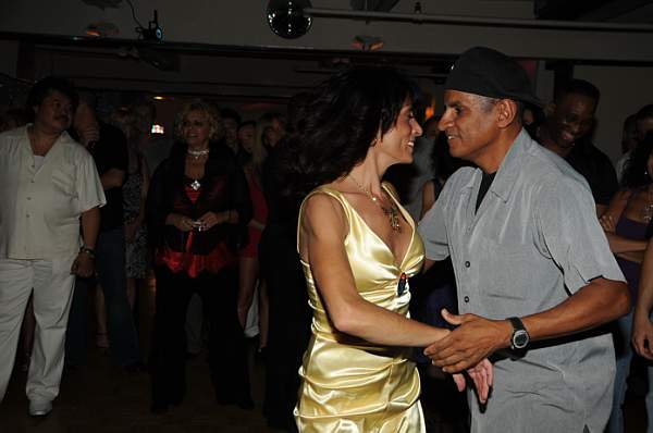 Dancing-8-29-09-LinaBirthday-78-DDeRosaPhoto.jpg
