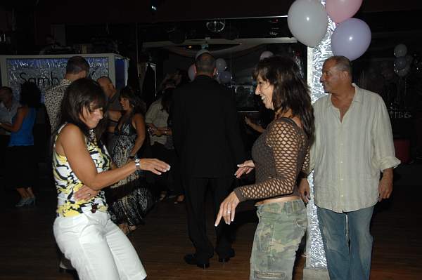 Dancing-9-1-09-Sambuca-02-DDeRosaPhoto.jpg