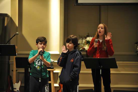 David-12-16-11-SingingGroup-8872-DDeRosaPhoto