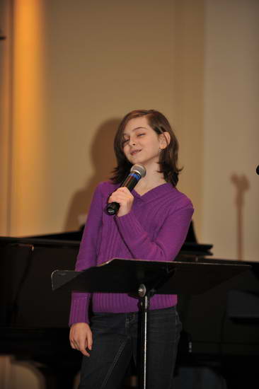 David-12-16-11-SingingGroup-8881-DDeRosaPhoto