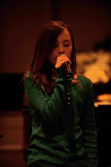 David-12-16-11-SingingGroup-8896-DDeRosaPhoto