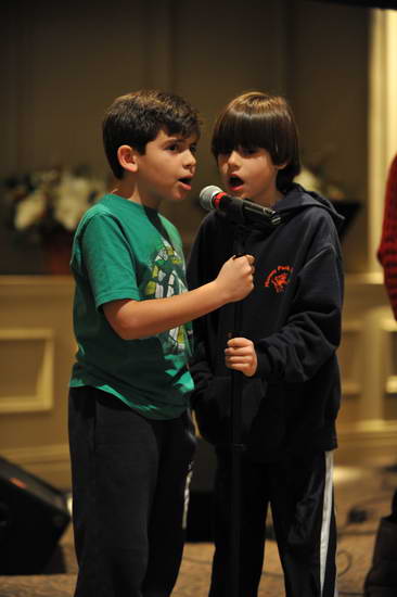 David-12-16-11-SingingGroup-8924-DDeRosaPhoto