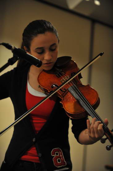 David-12-16-11-SingingGroup-8928-DDeRosaPhoto