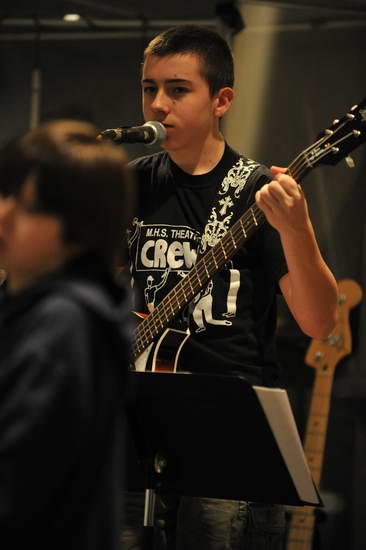 David-12-16-11-SingingGroup-8950-DDeRosaPhoto