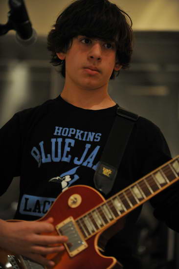 David-12-16-11-SingingGroup-8978-DDeRosaPhoto