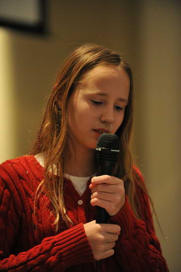 David-12-16-11-SingingGroup-8979-DDeRosaPhoto