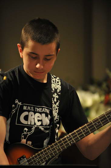 David-12-16-11-SingingGroup-8980-DDeRosaPhoto