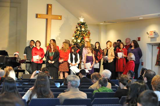 David-12-18-11-SingingGroup-9020-DDeRosaPhoto