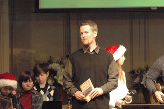 David-12-18-11-SingingGroup-DSC 0002-DDeRosaPhoto