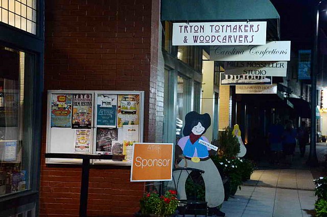 EFF-Tryon-10-6-18-2717-DDeRosaPhoto