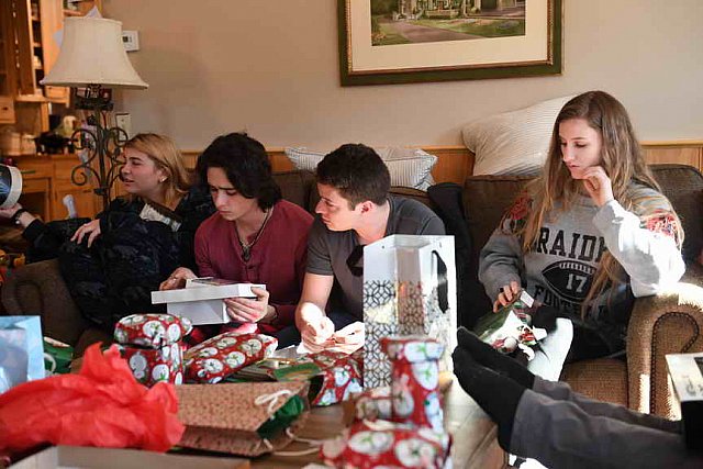 Family-XMAS-12-25-18-0305-DDeRosaPhoto