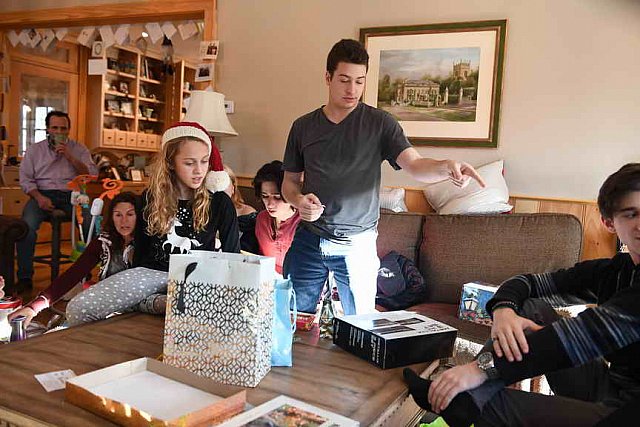 Family-XMAS-12-25-18-0320-DDeRosaPhoto