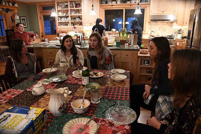 Family-XMAS-12-25-18-0345-DDeRosaPhoto