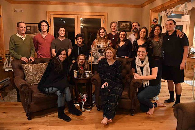 Family-XMAS-12-25-18-0356-DDeRosaPhoto