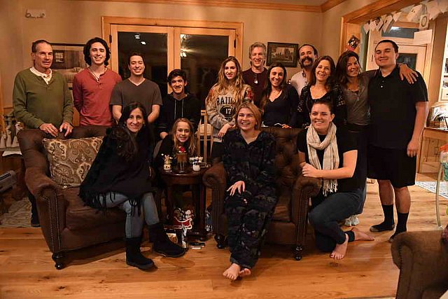 Family-XMAS-12-25-18-0359-DDeRosaPhoto