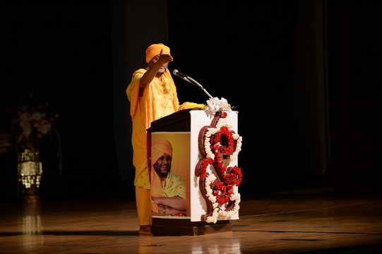 Gurudev-10-4-15-7856-DDeRosaPhoto