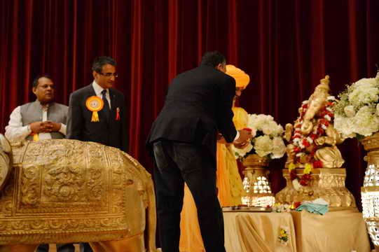 Gurudev-10-4-15-7542-DDeRosaPhoto