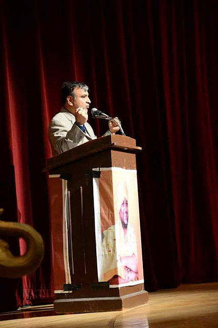 Gurudev-10-4-15-7463-DDeRosaPhoto