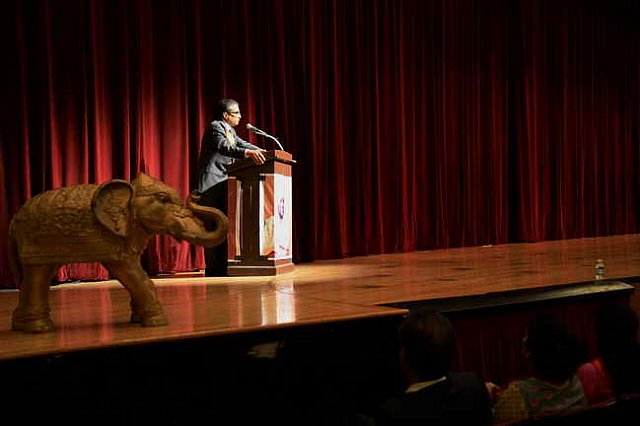 Gurudev-10-4-15-7467-DDeRosaPhoto