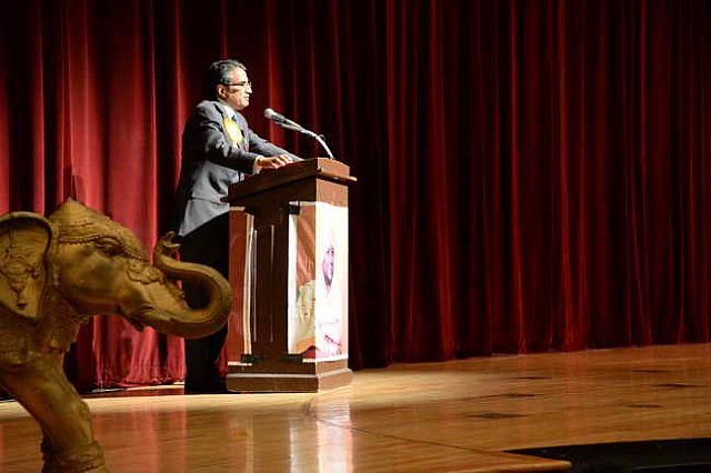 Gurudev-10-4-15-7468-DDeRosaPhoto