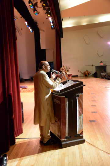 Gurudev-10-4-15-7511-DDeRosaPhoto