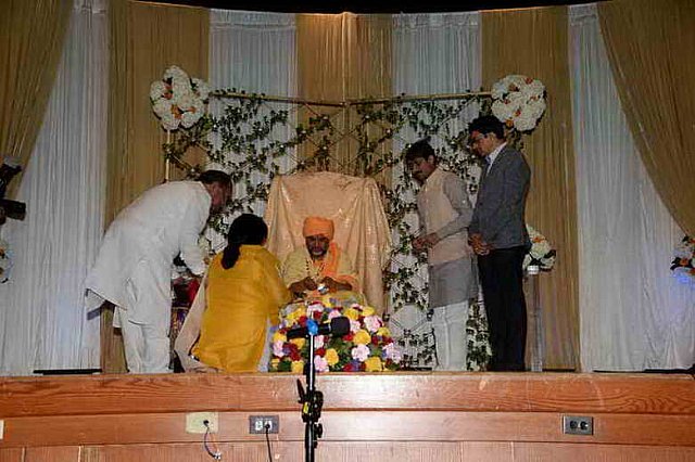 Gurudev-6-24-17-5696-DDeRosaPhoto