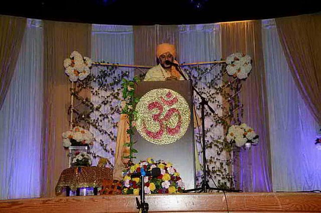 Gurudev-6-24-17-5710-DDeRosaPhoto