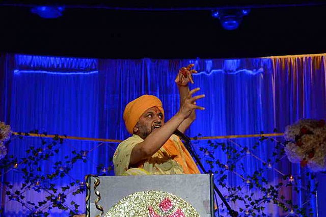 Gurudev-6-24-17-5720-DDeRosaPhoto