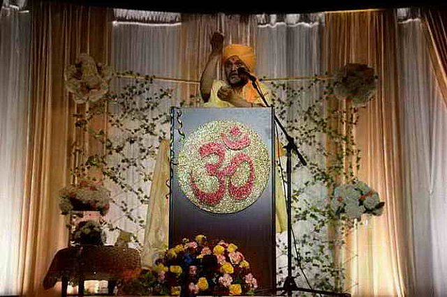 Gurudev-6-24-17-5727-DDeRosaPhoto