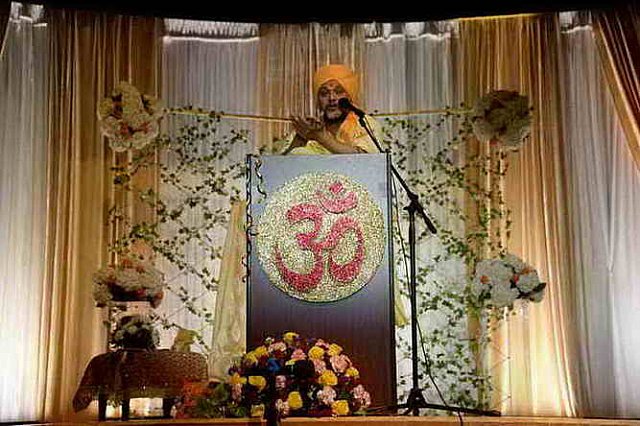 Gurudev-6-24-17-5728-DDeRosaPhoto