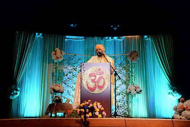 Gurudev-6-24-17-5753-DDeRosaPhoto