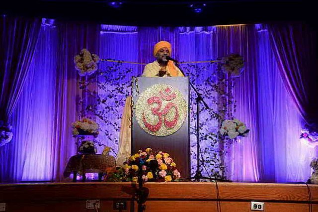 Gurudev-6-24-17-5754-DDeRosaPhoto