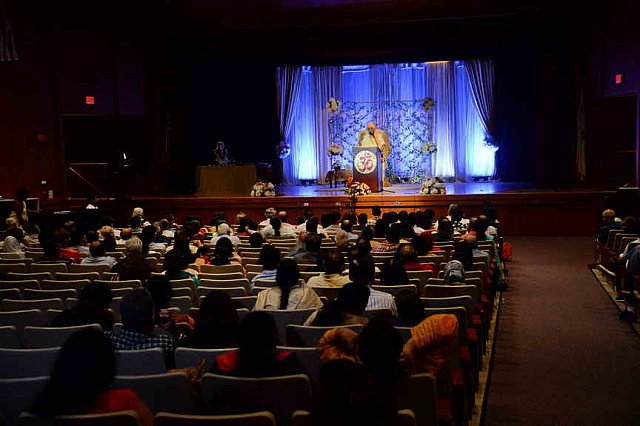Gurudev-6-24-17-5758-DDeRosaPhoto