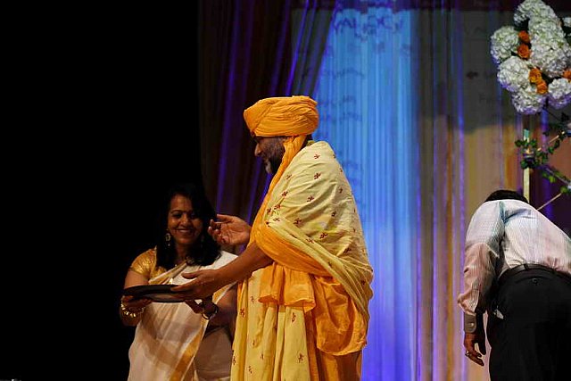 Gurudev-6-24-17-8813-DDeRosaPhoto