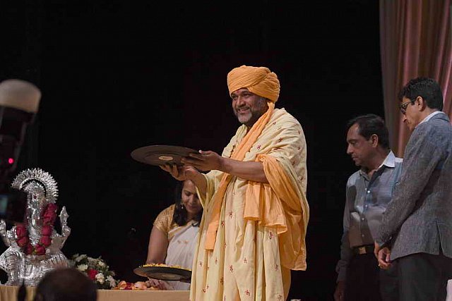 Gurudev-6-24-17-8815-DDeRosaPhoto