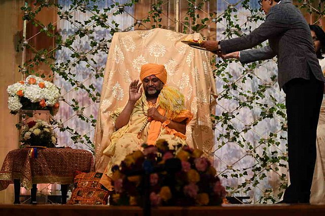 Gurudev-6-24-17-8829-DDeRosaPhoto