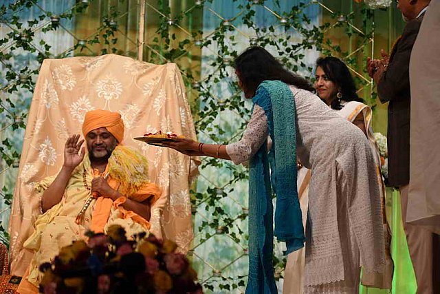 Gurudev-6-24-17-8832-DDeRosaPhoto