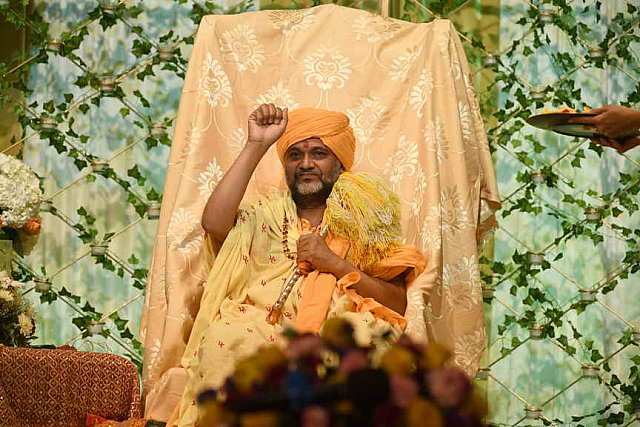 Gurudev-6-24-17-8843-DDeRosaPhoto