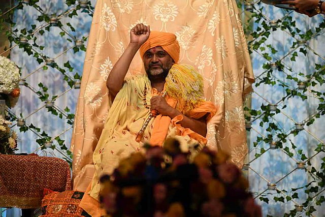 Gurudev-6-24-17-8846-DDeRosaPhoto