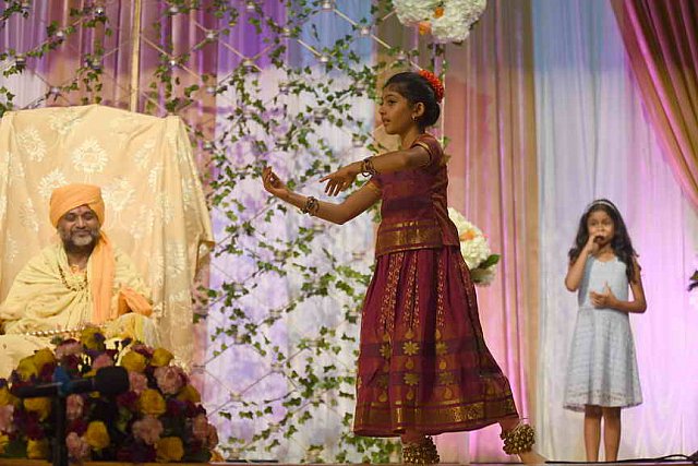 Gurudev-6-24-17-8860-DDeRosaPhoto