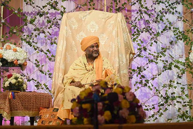 Gurudev-6-24-17-8863-DDeRosaPhoto