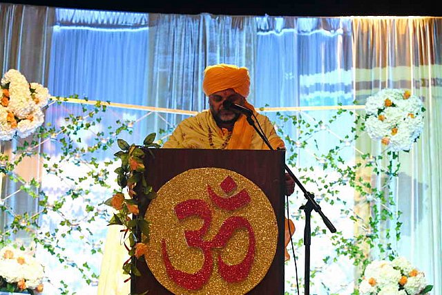 Gurudev-6-24-17-8869-DDeRosaPhoto