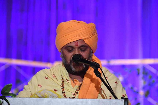 Gurudev-6-24-17-8870-DDeRosaPhoto