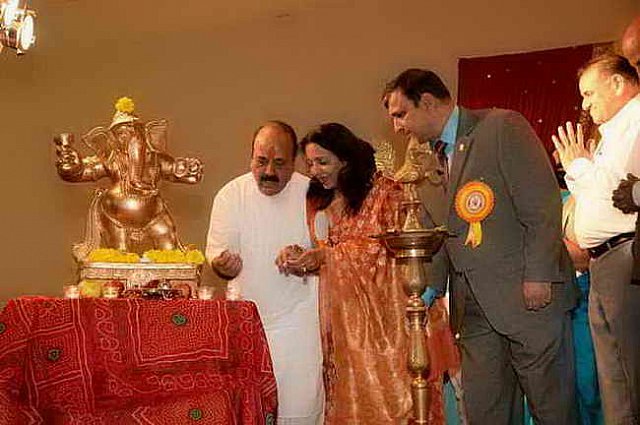 Gurudev2-7-11-14-1973-DDeRosaPhoto